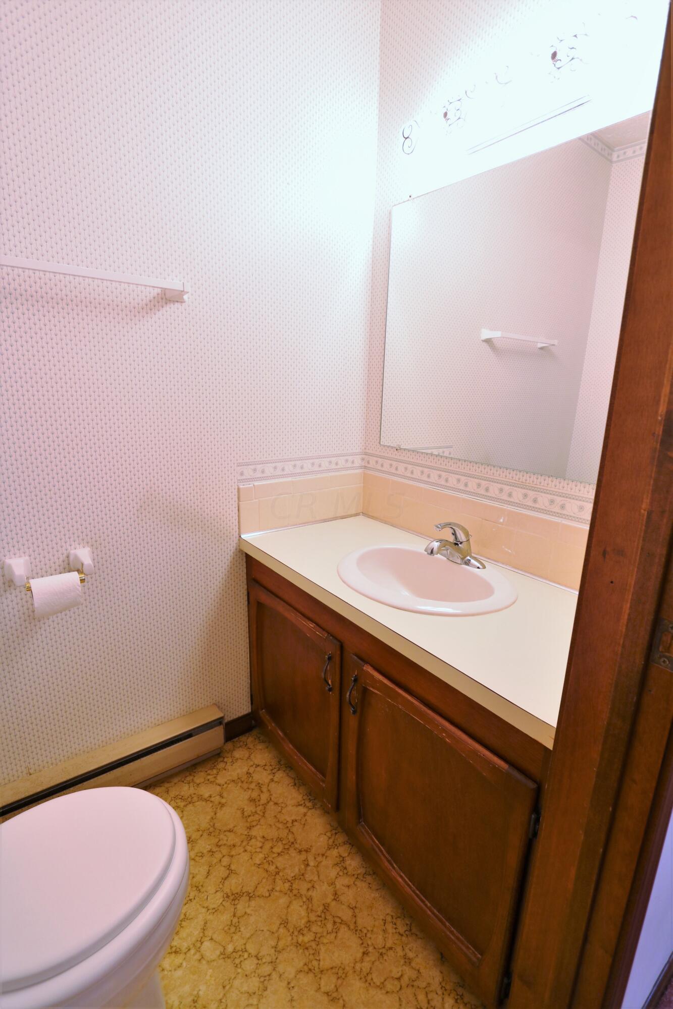 14191 Edwards Road Johnstown, OH 43031 - Photo 30 of 43 Primary Half Bath
