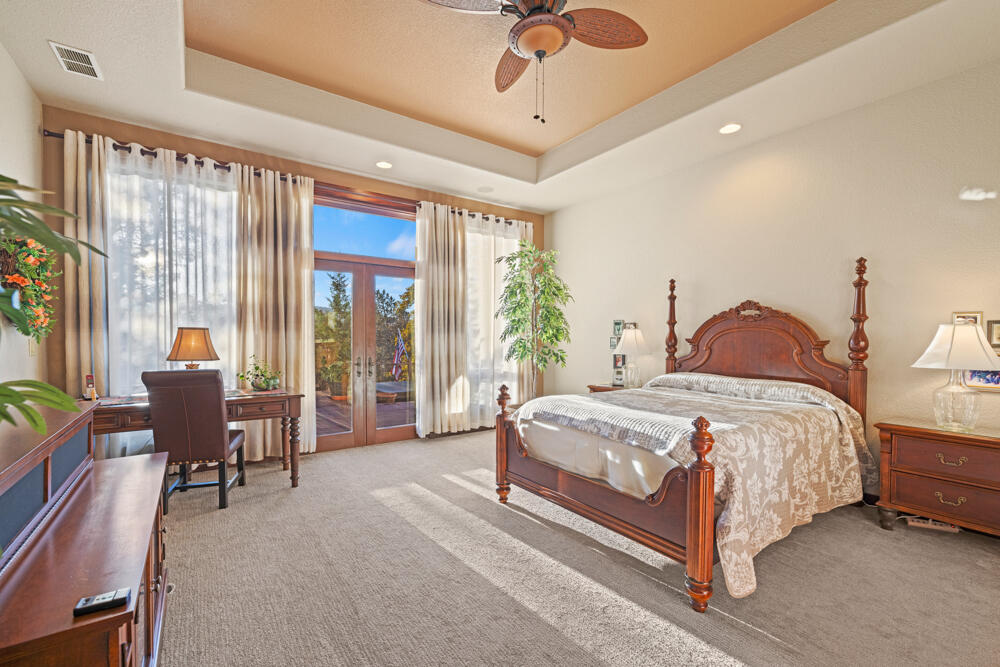 6012 Cooper's Hawk Road Klamath Falls, OR 97601 - Photo 27 of 58 Master Bedroom