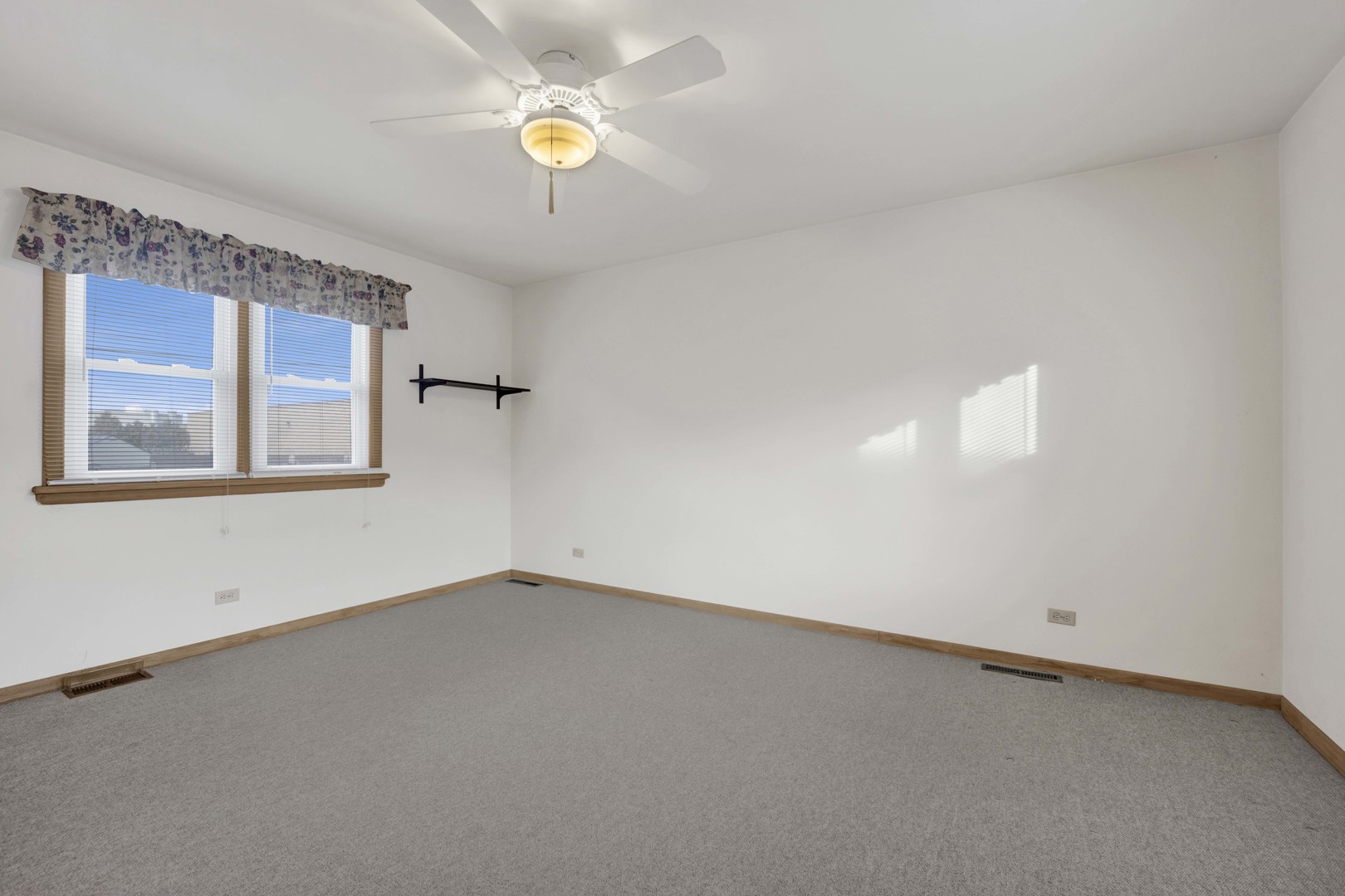 2223 South 7th Avenue North Riverside, IL 60546 - Photo 13 of 20 an empty room with windows