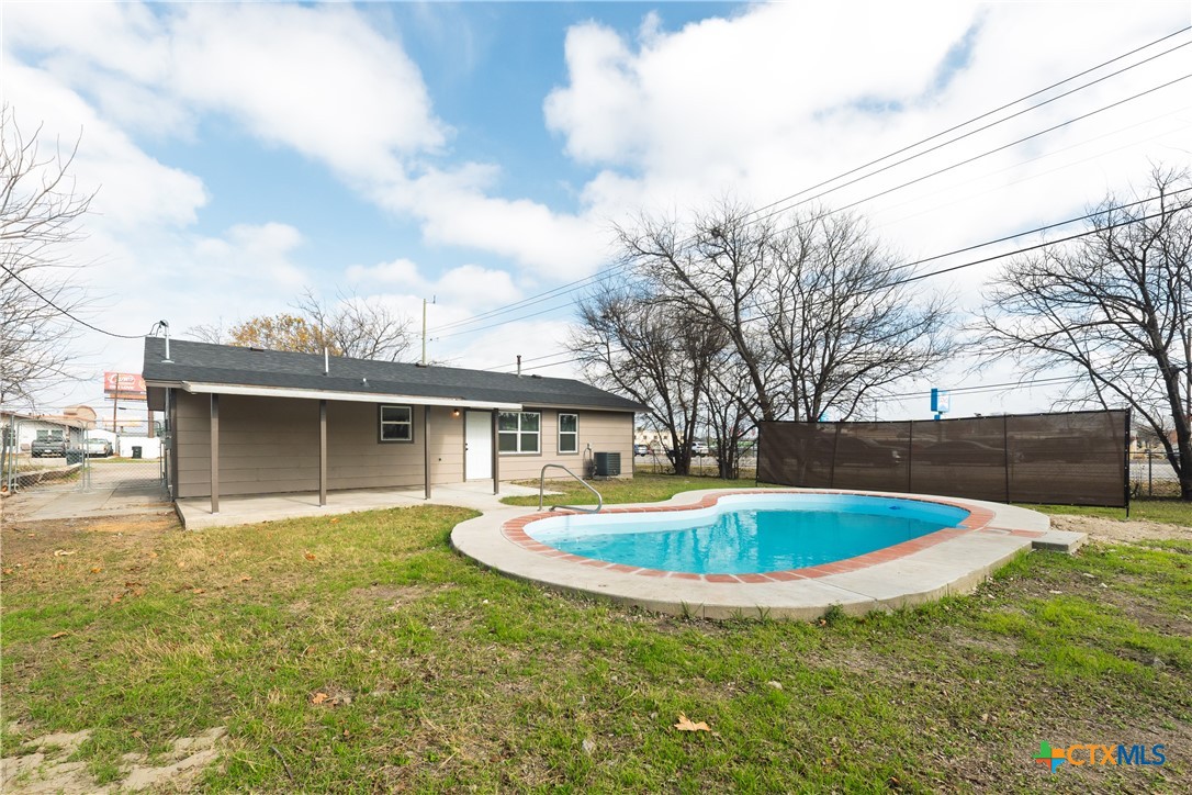 1200 Stephen Street Killeen, TX 76549 - Photo 20 of 22 a view of outdoor space yard and swimming pool