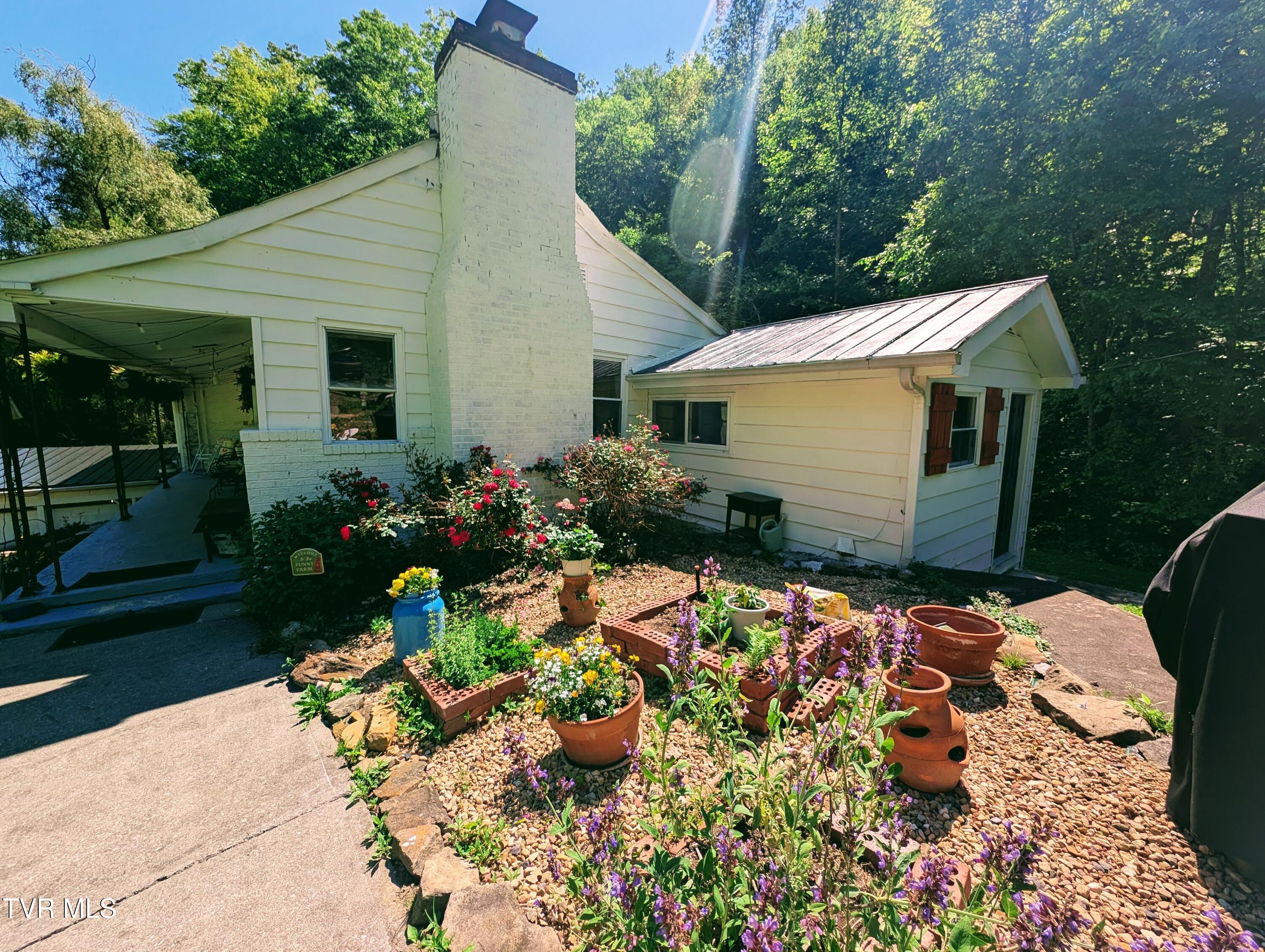 3058 Aily Road Dante, VA 24237 - Photo 5 of 54 1000022404