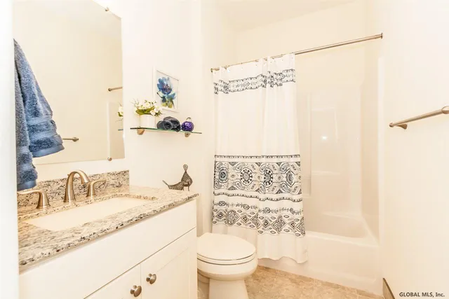 $631,500 | 65 Lakepointe Way, Saratoga Springs, NY 12866