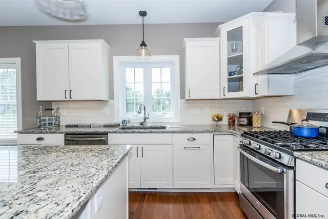 $631,500 | 65 Lakepointe Way, Saratoga Springs, NY 12866