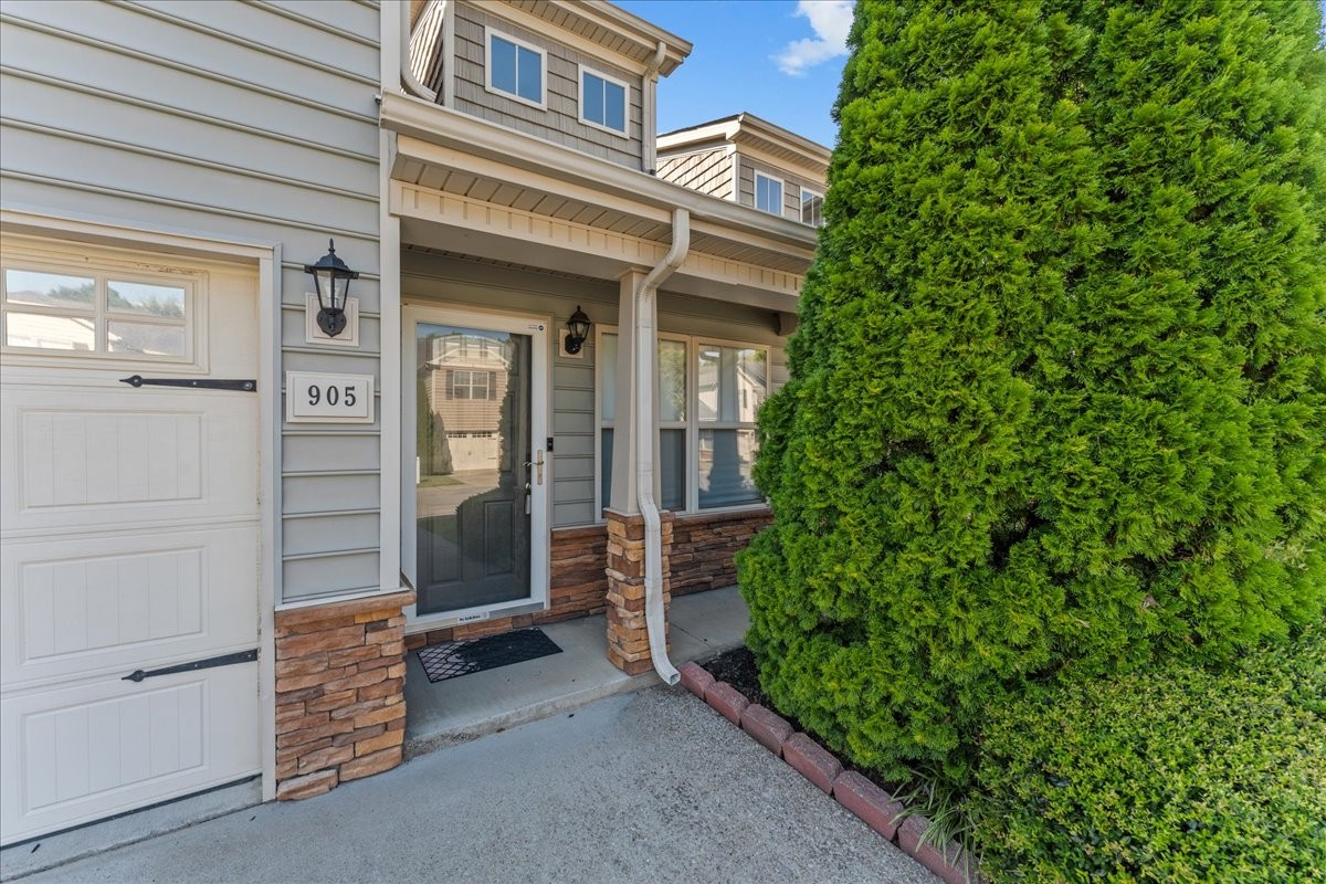 905 Thunder Gulch Way Murfreesboro, TN 37128 - Photo 3 of 27 front view of a house with a door