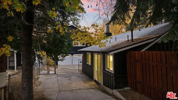 $2,500 | 933 Cameron Drive, Big Bear Lake, CA 92315