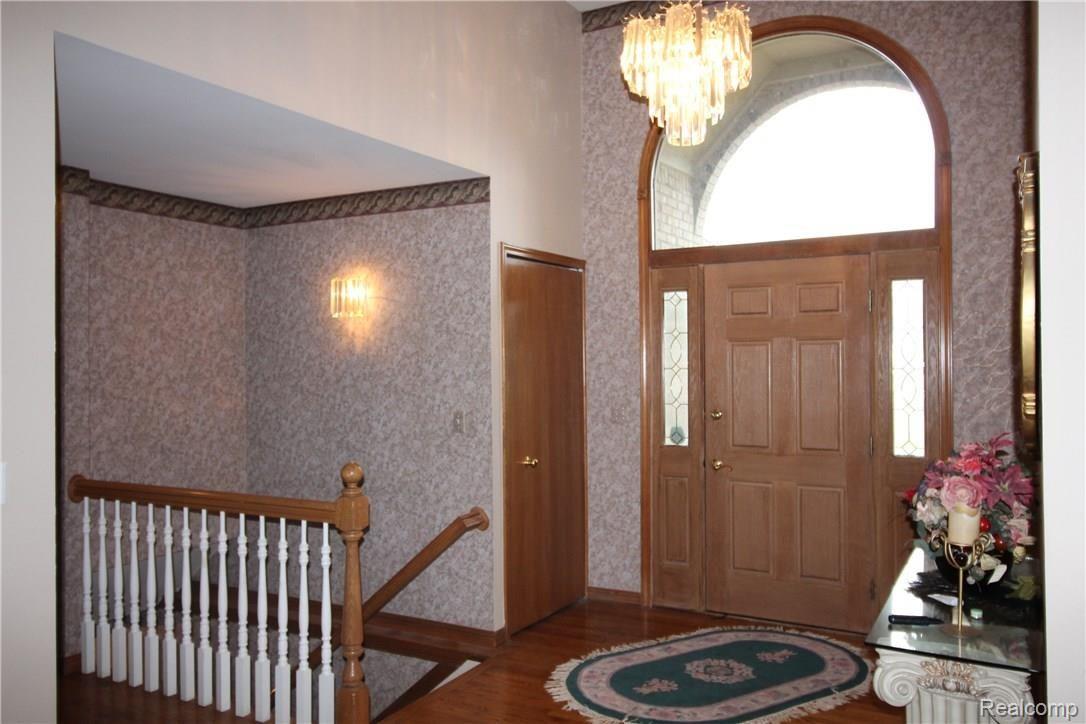 66200 Wolcott Road Ray, MI 48096 - Photo 16 of 32 WOLCOTT FOYER.jpg