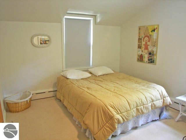2756 Neahtawanta Road Traverse City, MI 49686 - Photo 9 of 15 1694744-8.JPG