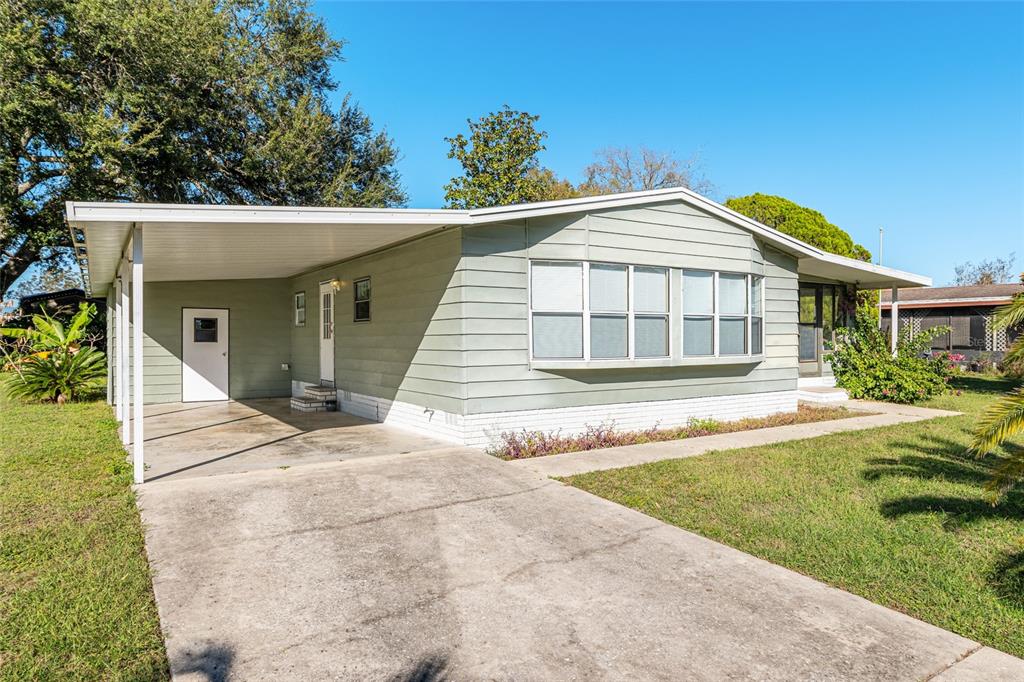 10085 Southeast 126th Place Belleview, FL 34420 - Photo 2 of 45 a front view of a house with a garden