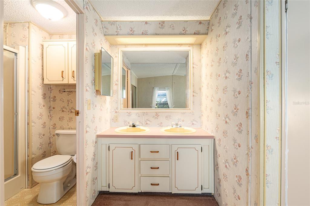 10085 Southeast 126th Place Belleview, FL 34420 - Photo 24 of 45 a bathroom with a sink a toilet and shower