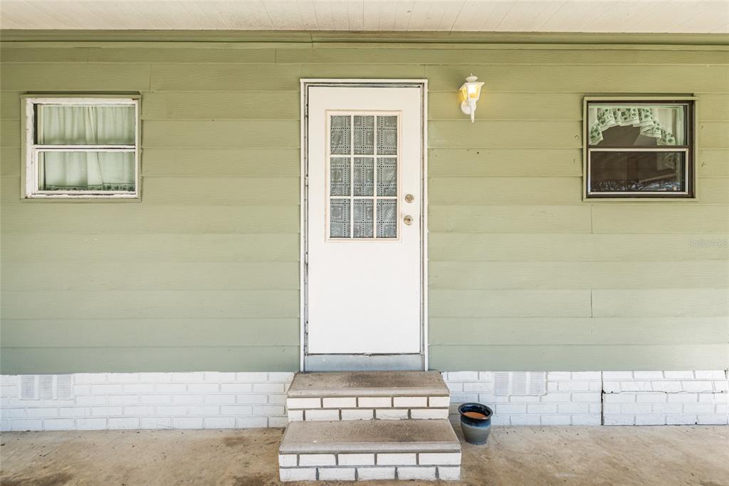 10085 Southeast 126th Place Belleview, FL 34420 - Photo 3 of 45 a front view of a house