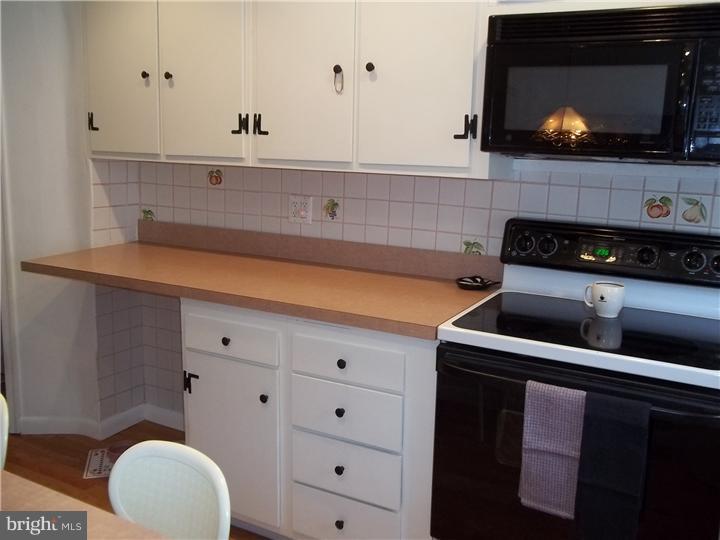 244 Barclay Road Upper Darby, PA 19082 - Photo 6 of 15 Kitchen