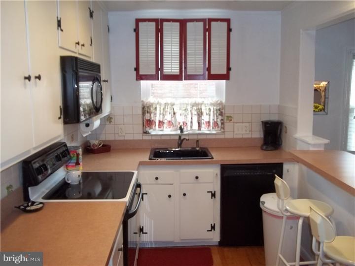 244 Barclay Road Upper Darby, PA 19082 - Photo 9 of 15 Kitchen