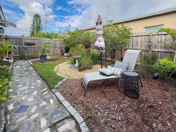 $1,800 | 902 Northeast 34th Street, Unit E, Oakland Park, FL 33334