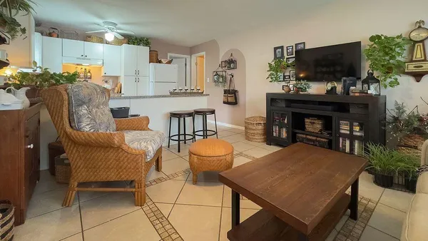 $1,800 | 902 Northeast 34th Street, Unit E, Oakland Park, FL 33334
