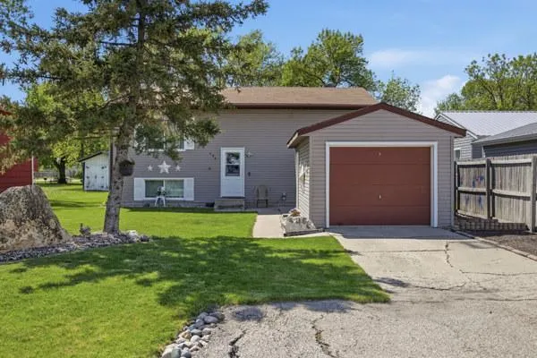 $207,000 | 406 3rd Avenue, Mapleton, ND 58059