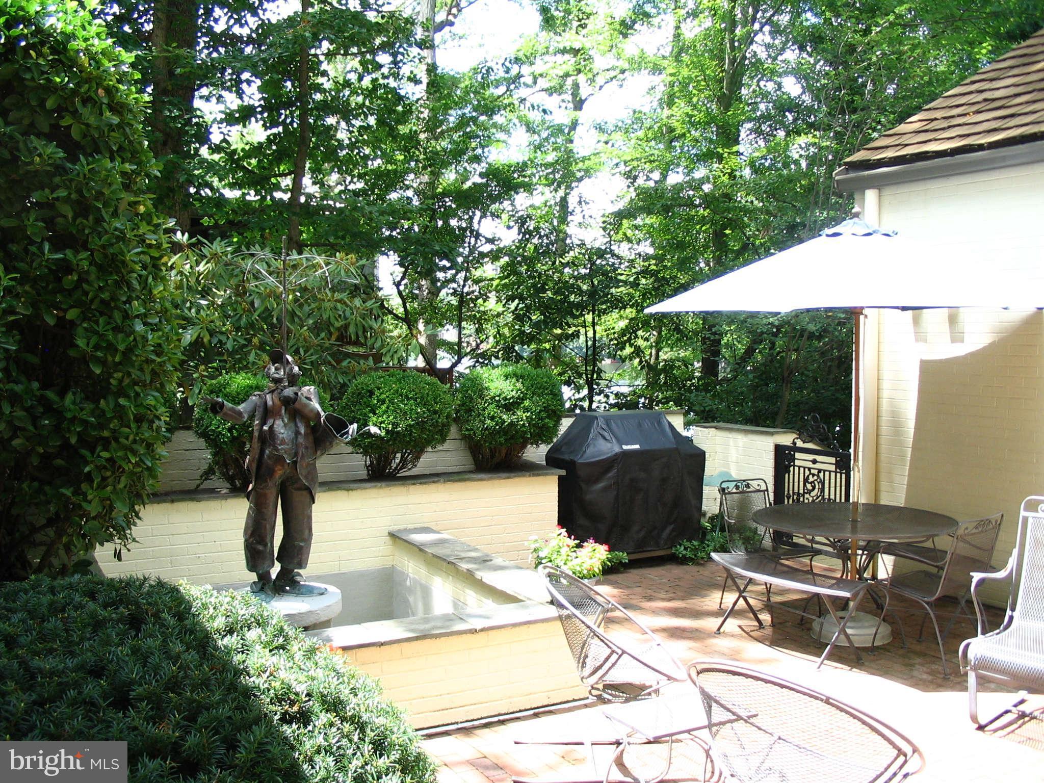 11312 South Shore Road Reston, VA 20190 - Photo 4 of 30 a view of backyard with outdoor seating and trees