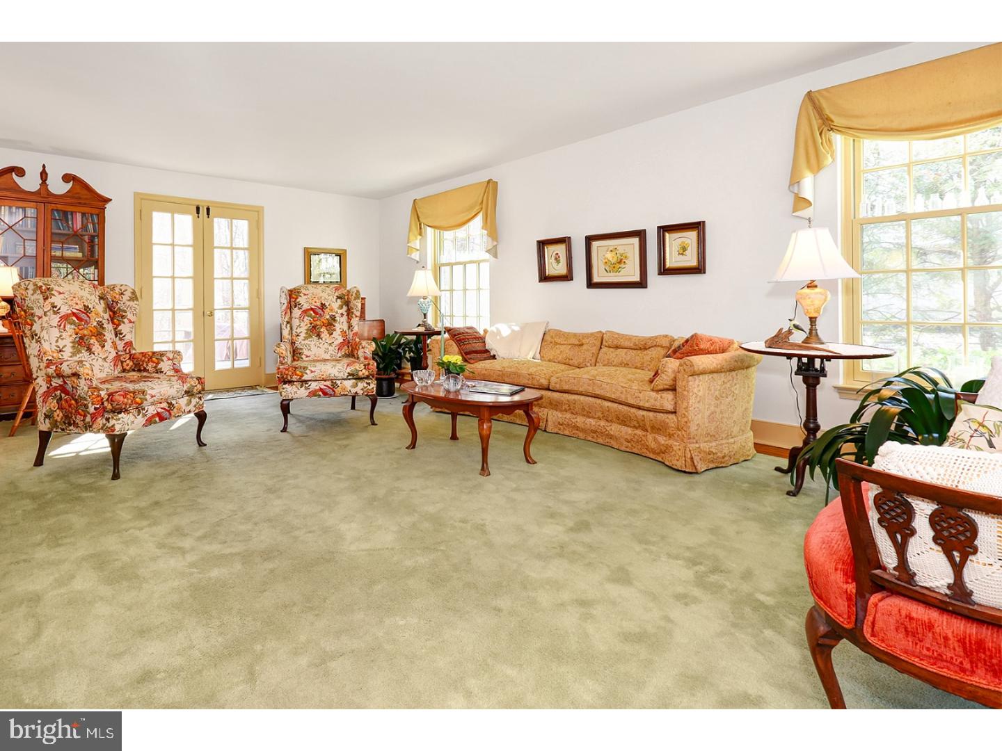 660 Bair Road Berwyn, PA 19312 - Photo 4 of 24 Living Room