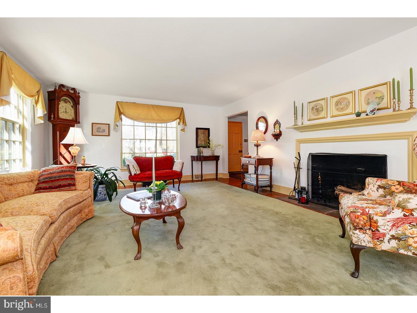 660 Bair Road Berwyn, PA 19312 - Photo 5 of 24 Living Room