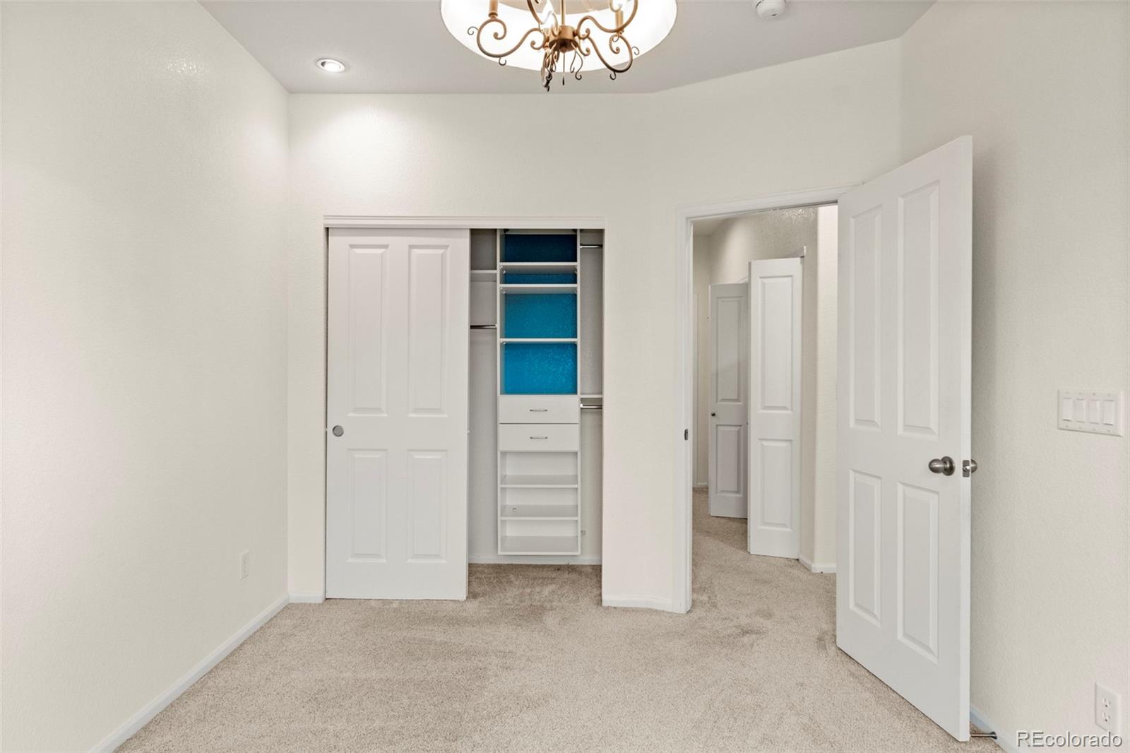592 Brookhurst Avenue, Unit 26C Highlands Ranch, CO 80129 - Photo 27 of 30 an empty room with a mirror