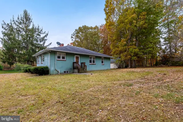 $320,000 | 40 Spillway Drive, Alloway, NJ 08001