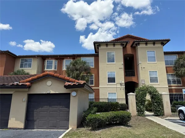 $1,690 | 5542 Metrowest Boulevard, Unit 308, Orlando, FL 32811