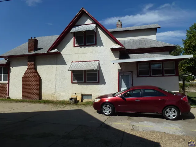 $120,000 | 718 West 6th Avenue, Emporia, KS 66801