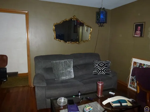 $120,000 | 718 West 6th Avenue, Emporia, KS 66801