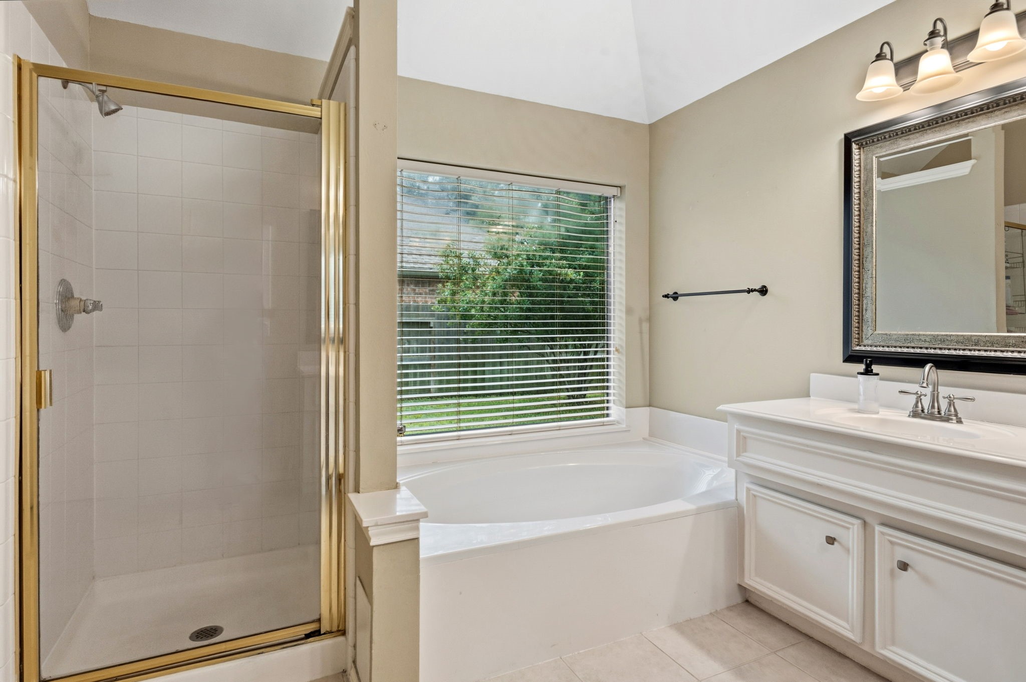 7514 Tumbling Road Humble, TX 77346 - Photo 18 of 28 a bathroom with a bathtub and a sink