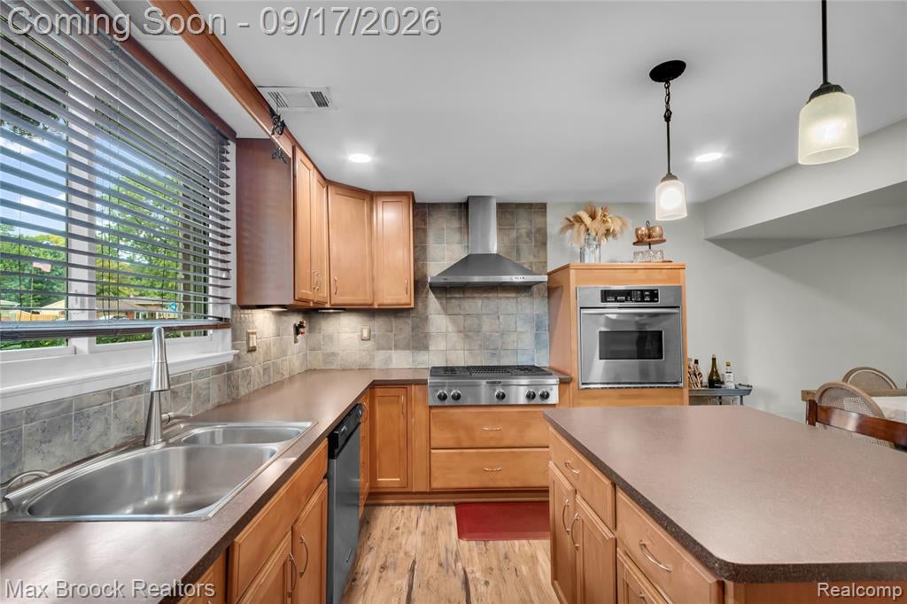 1752 Middle Trail Road Walled Lake, MI 48390 - Photo 11 of 33 Gallery Image 11