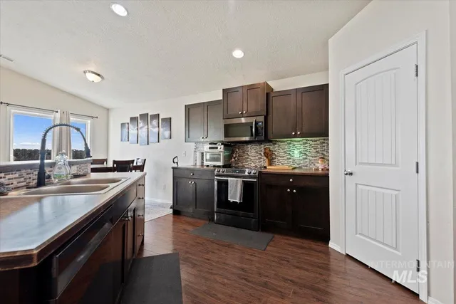 $360,000 | 406 Bridgeport Avenue, Caldwell, ID 83605