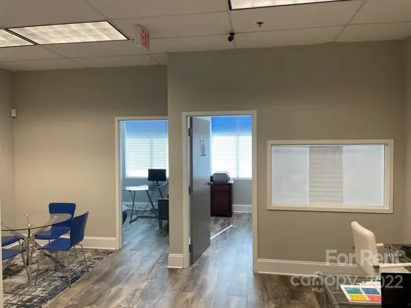 a view of livingroom with furniture