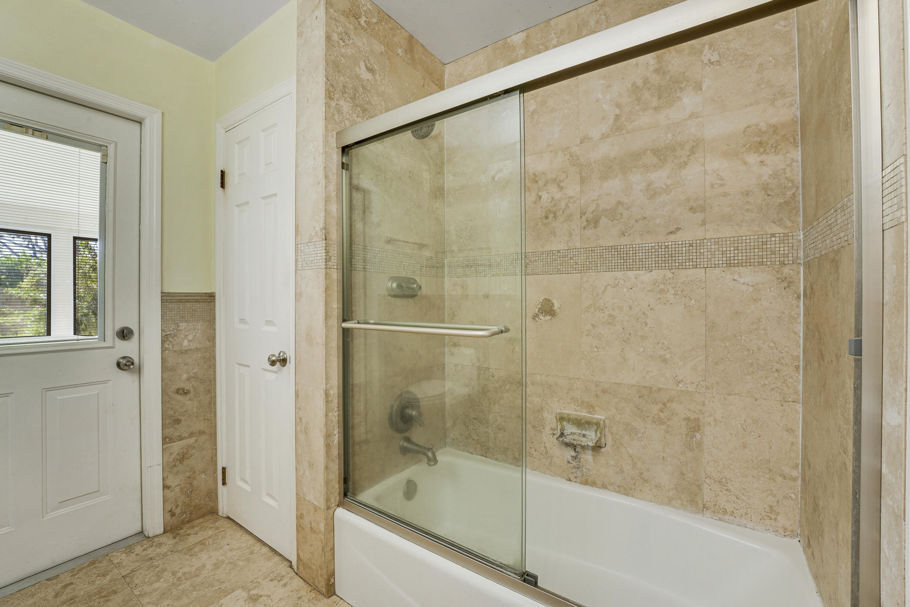 20 Willow Road Tequesta, FL 33469 - Photo 30 of 43 a bathroom with a bathtub