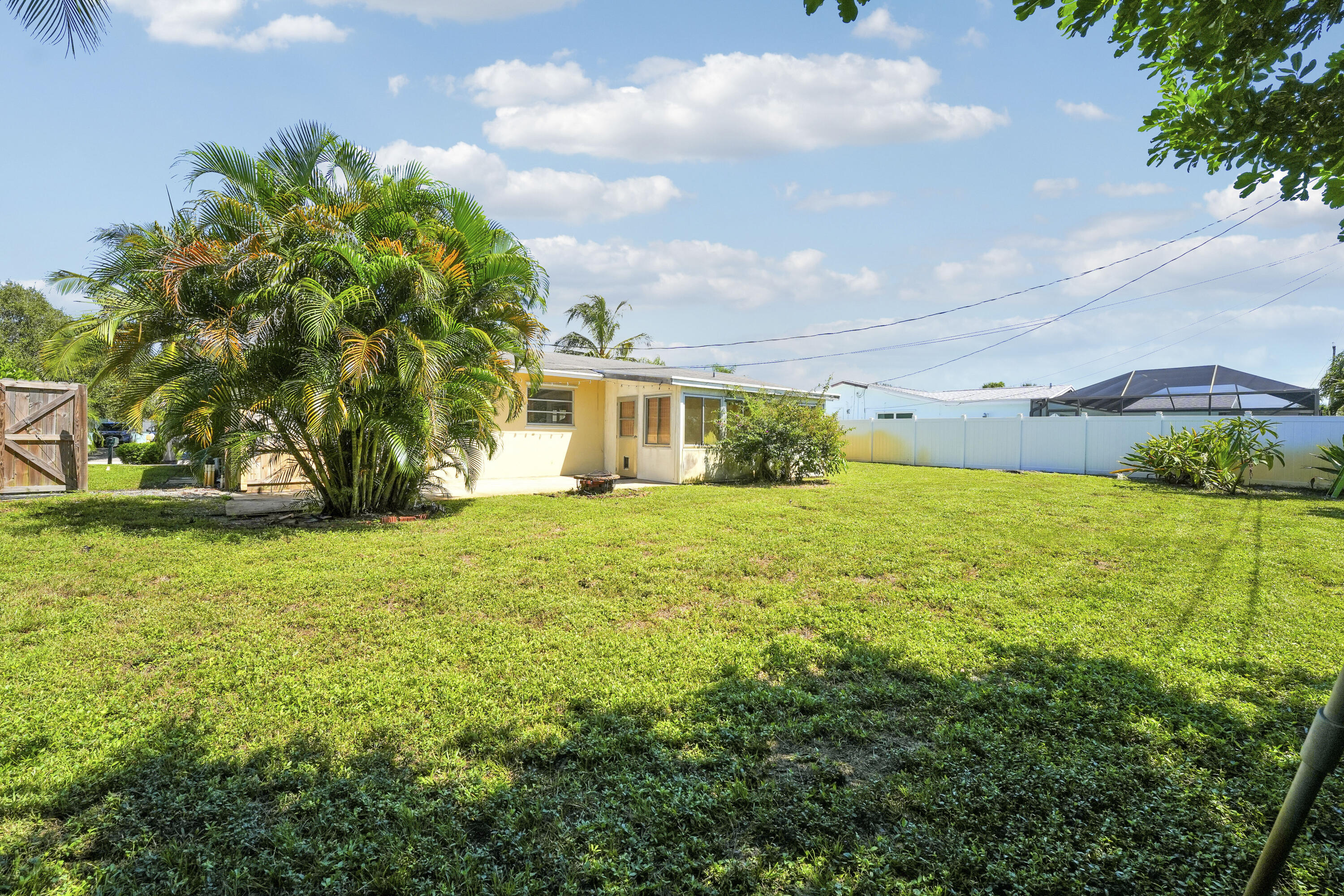 20 Willow Road Tequesta, FL 33469 - Photo 37 of 43 a view of a house with a big yard