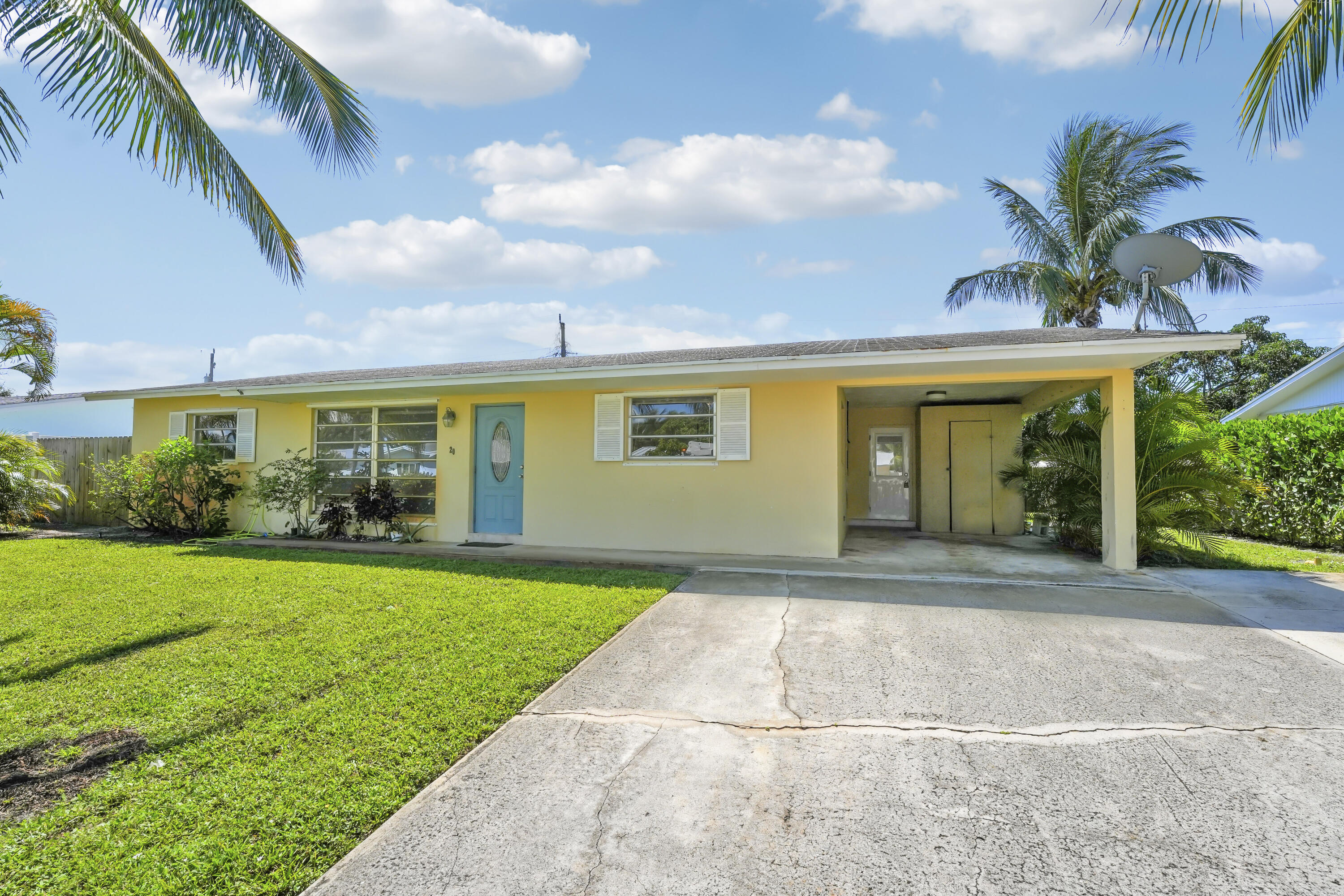 20 Willow Road Tequesta, FL 33469 - Photo 4 of 43 a front view of house with yard and green space