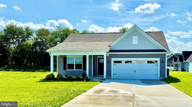 a view of a house with backyard porch and garden