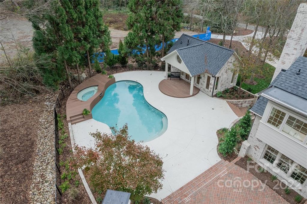 6433 Sharon Hills Road Charlotte, NC 28210 - Photo 4 of 48 Gallery Image 4