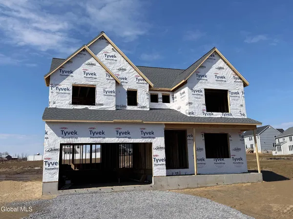 $760,900 | 22 Magnolia Drive, Halfmoon, NY 12065