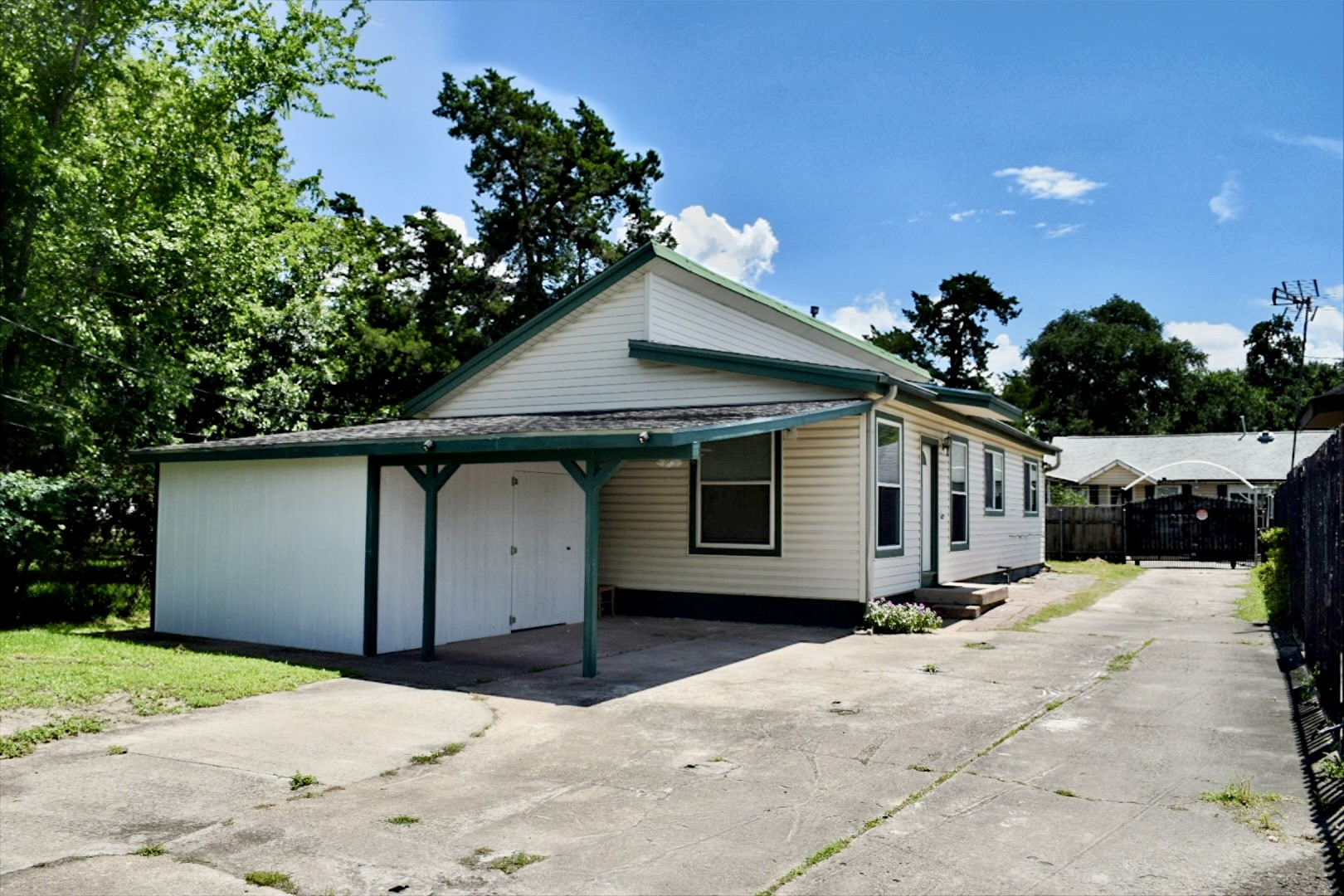 2324 Peppermill Road Houston, TX 77080 - Photo 2 of 20
