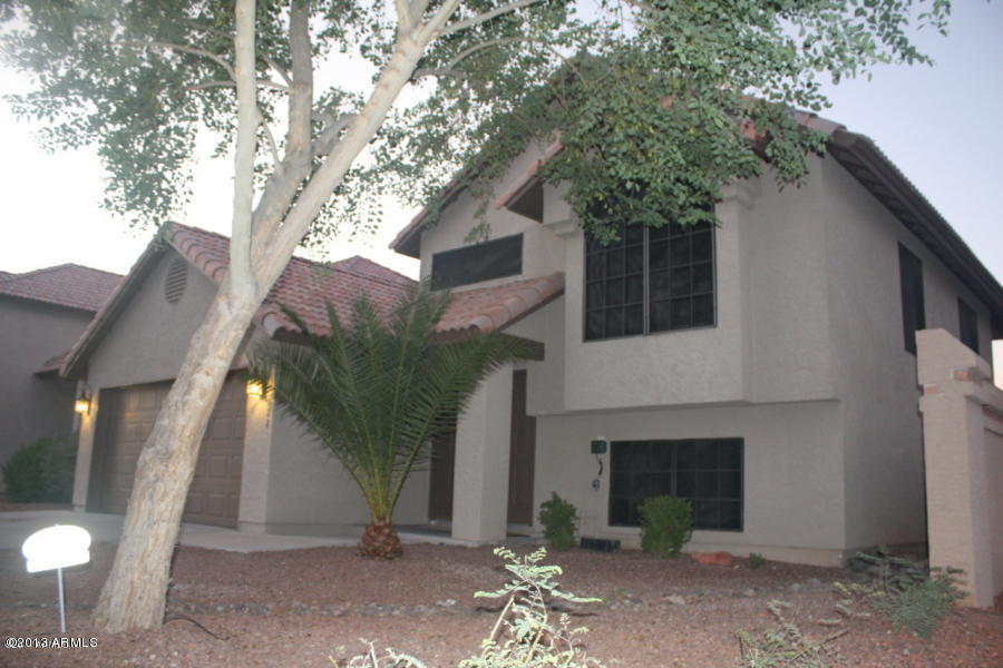 1522 West Del Rio Street Chandler, AZ 85224 - Photo 1 of 11 a front view of a house with garden