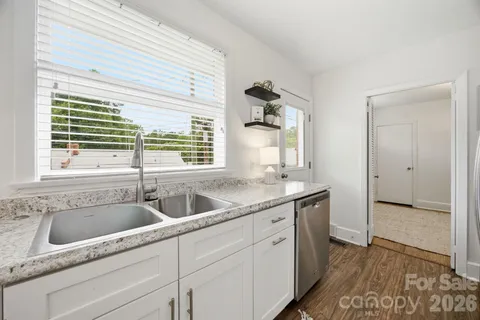 $294,900 | 4500 Woodlark Lane, Charlotte, NC 28211