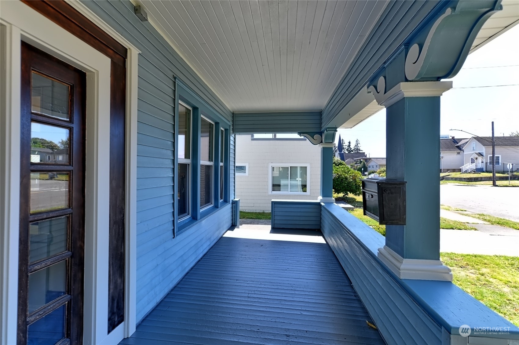 2427 Rockefeller Avenue Everett, WA 98201 - Photo 2 of 40
