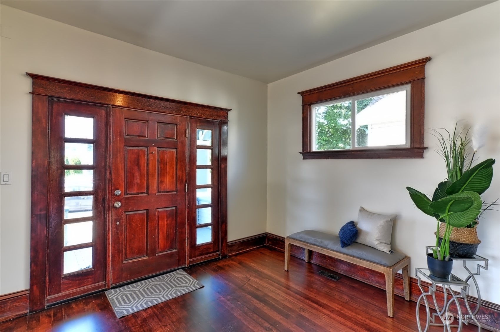 2427 Rockefeller Avenue Everett, WA 98201 - Photo 5 of 40