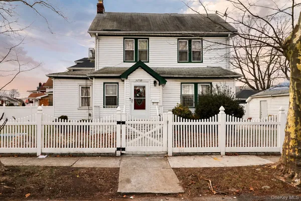 $910,000 | 112-02 Witthoff Avenue | Bellaire Estates