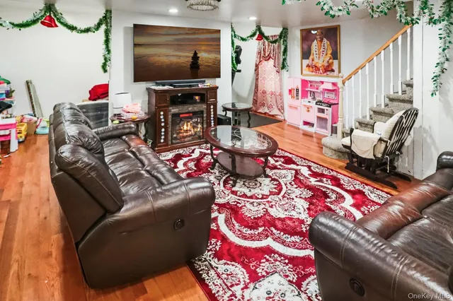 $989,000 | 112-02 Witthoff Avenue | Bellaire Estates