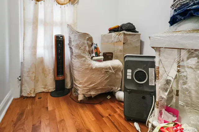 $989,000 | 112-02 Witthoff Avenue | Bellaire Estates