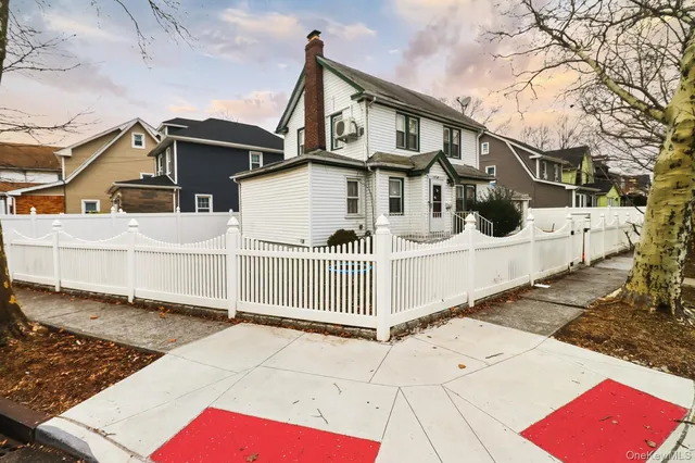 $989,000 | 112-02 Witthoff Avenue | Bellaire Estates