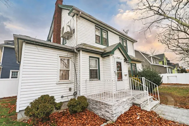 $989,000 | 112-02 Witthoff Avenue | Bellaire Estates