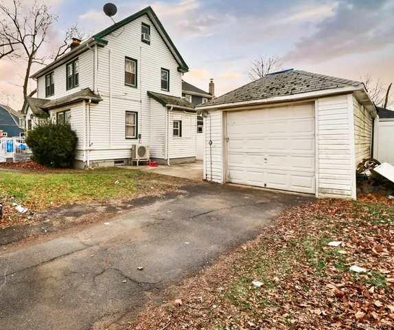 $989,000 | 112-02 Witthoff Avenue | Bellaire Estates