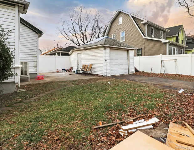 $989,000 | 112-02 Witthoff Avenue | Bellaire Estates