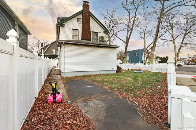 $989,000 | 112-02 Witthoff Avenue | Bellaire Estates